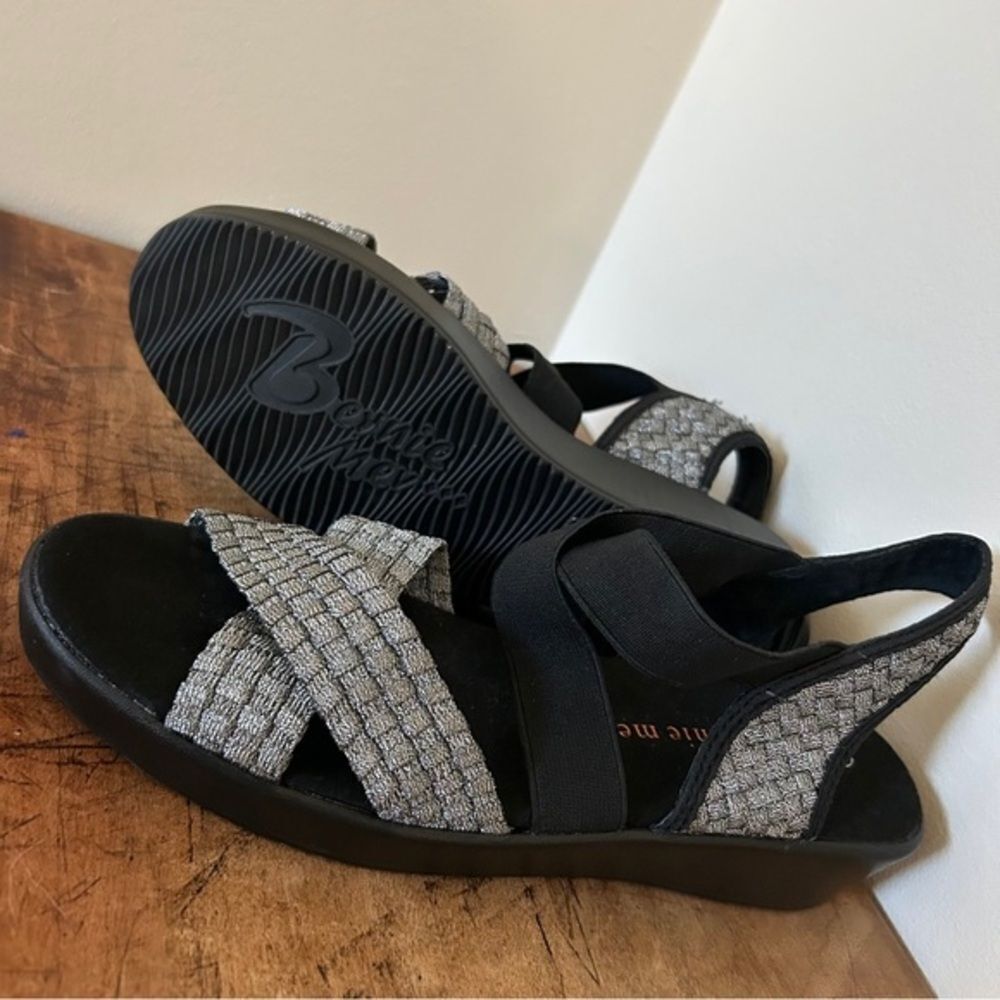 bernie mev. 39 = US women's 8.5 Black Silver Wedge Sandals Woven Stretchy Straps